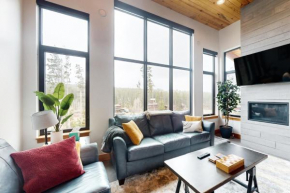 Snowy Peaks Hideaway